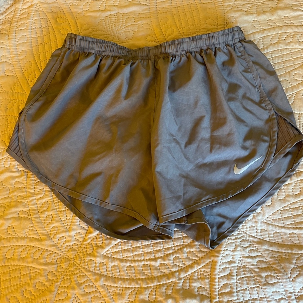 Nike Women’s Size Medium Tempo Run Shorts